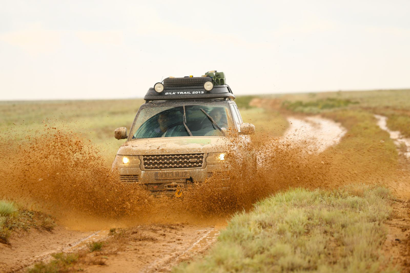 Illustration for article titled Land Rover Completes World’s First Hybrid Expedition Along Silk Trail From Solihull To Mumbai
